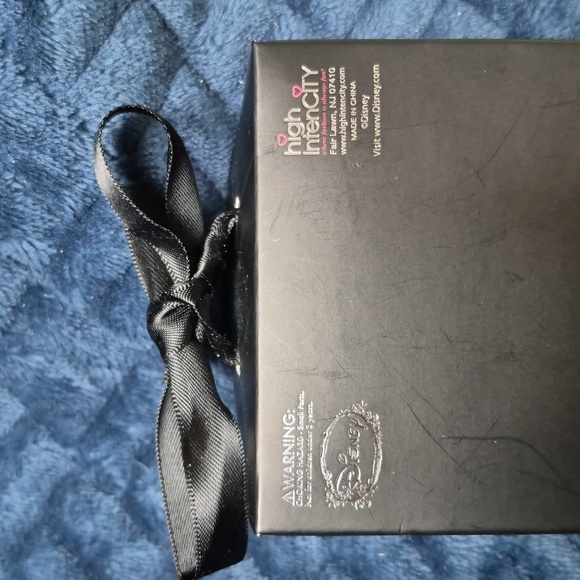 Disney Alice in Wonderland Collectible Charm, New With Tags - Picture 4 of 11